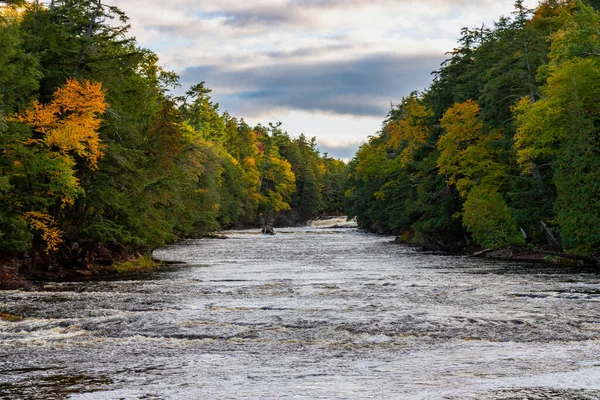 Herfst Landschap Met Rivier Bos — Stockfoto