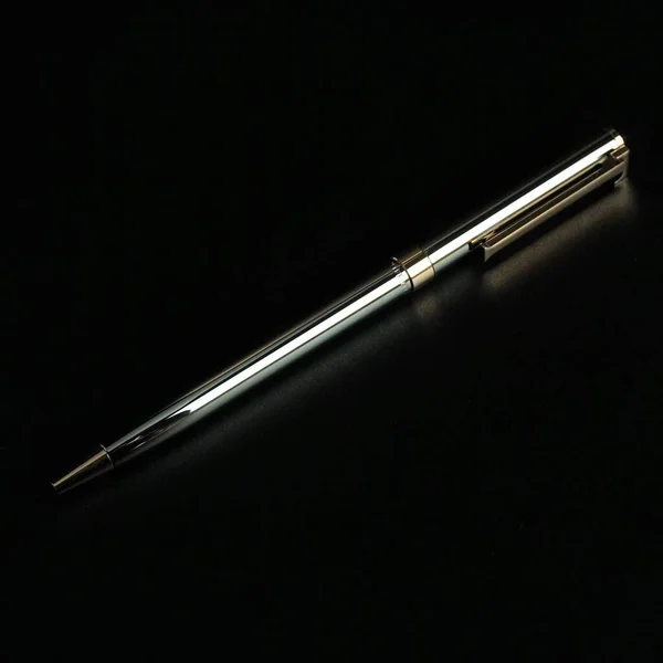 Pen Pennen Zwarte Achtergrond — Stockfoto