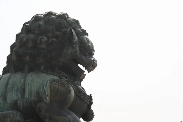 太兰城中神殿中的龙的雕像 — 图库照片