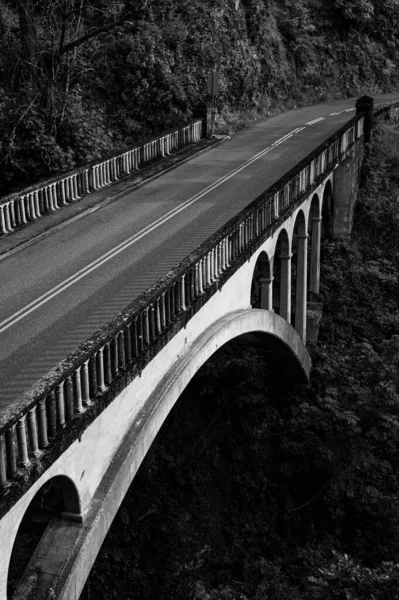 Brücke Über Den Fluss — Stockfoto