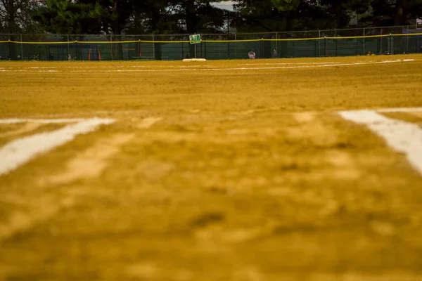 Campo Tennis Con Erba Verde Una Palla — Foto Stock