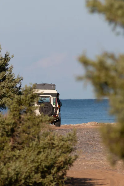 Avonturenlandschap Met Road 4Wd Vehichl Ruig Kuststrand Met Zon Blauwe — Stockfoto