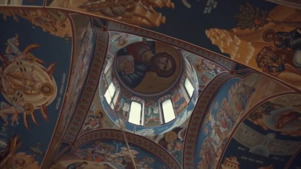 Imágenes Escénicas Del Techo Antigua Catedral Cristiana Con Pinturas — Vídeo de stock