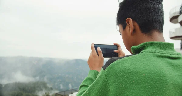 Boy Using Mobile Phone — Fotografie, imagine de stoc