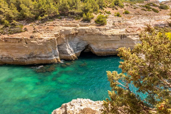 Bella Vista Sulla Costa Rocciosa Dell Isola Del Mar Mediterraneo — Foto Stock