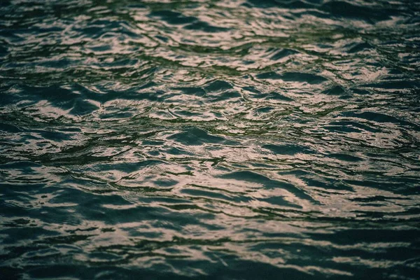 Wasseroberfläche Mit Wellen — Stockfoto