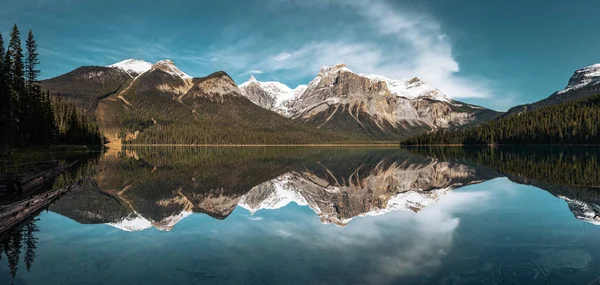 Hermoso Lago Las Montañas — Foto de Stock