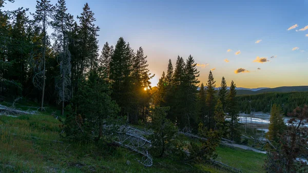 Beau Paysage Avec Une Rivière Montagne Arrière Plan — Photo