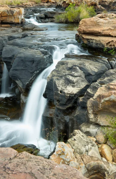 Vackert Vattenfall Skogen — Stockfoto