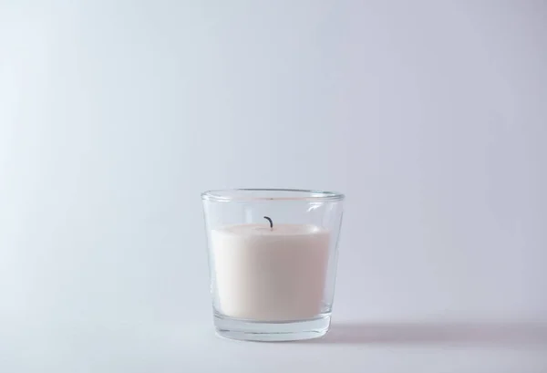 Vaso Leche Una Jarra Agua Sobre Fondo Blanco — Foto de Stock