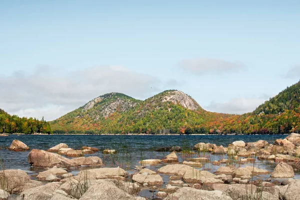 Beau Paysage Lac Dans Les Montagnes — Photo