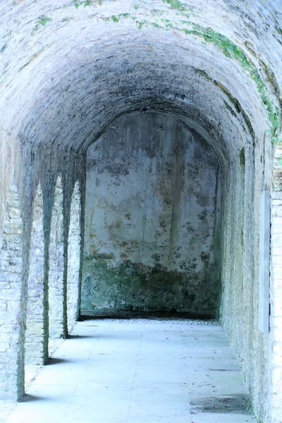 Стара Кам Яна Стіна Великим Вікном — стокове фото