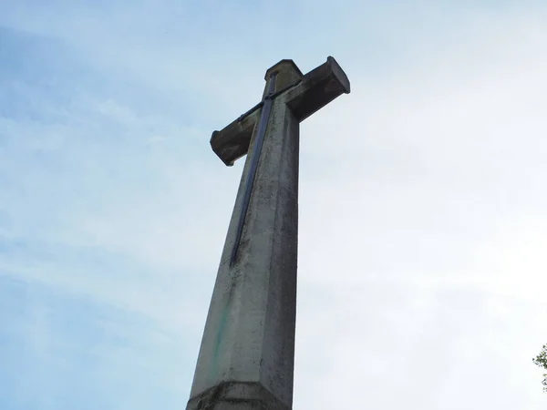 Vecchia Croce Legno Sullo Sfondo Del Cielo — Foto Stock