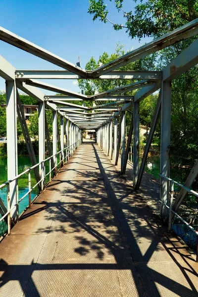 Parktaki Tahta Köprü — Stok fotoğraf