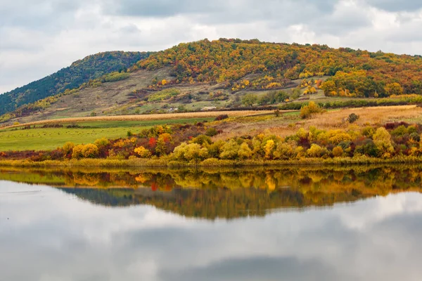 Krásná Krajina Řekou Jezero Pozadí — Stock fotografie