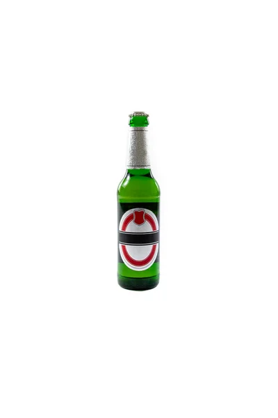 白を基調としたグリーンビールボトル — ストック写真