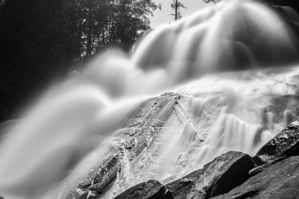 Bella Cascata Nella Foresta — Foto Stock