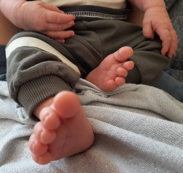 Детские Ноги Кровати — стоковое фото