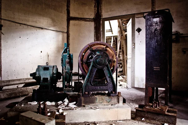 Oude Roestige Metalen Pijp Fabriek — Stockfoto