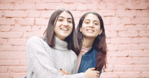 Two Young Women City — Stock Photo, Image