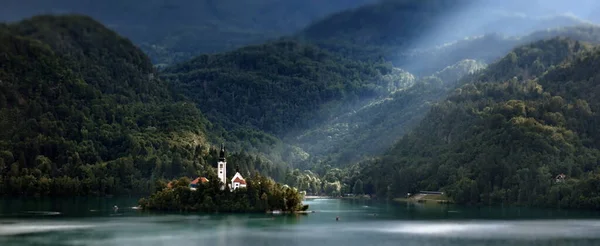 Hermoso Paisaje Del Lago Las Montañas — Foto de Stock