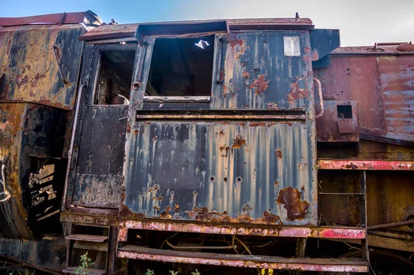 Viejo Contenedor Metal Oxidado Con Una Ventana Grande — Foto de Stock