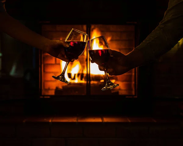 Hombre Mujer Bebiendo Vino Mostrador Bar — Foto de Stock