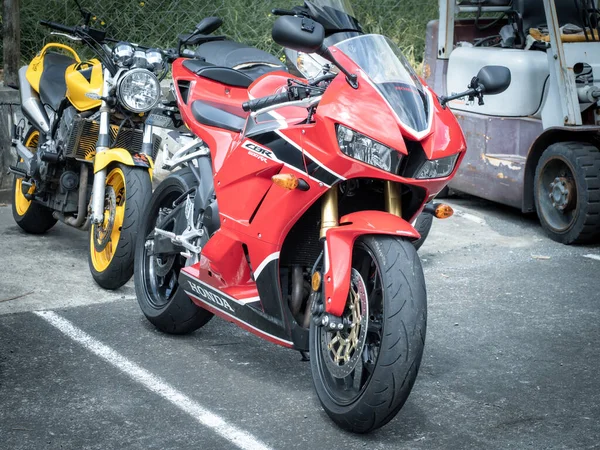 Motorrad Auf Der Straße Geparkt — Stockfoto