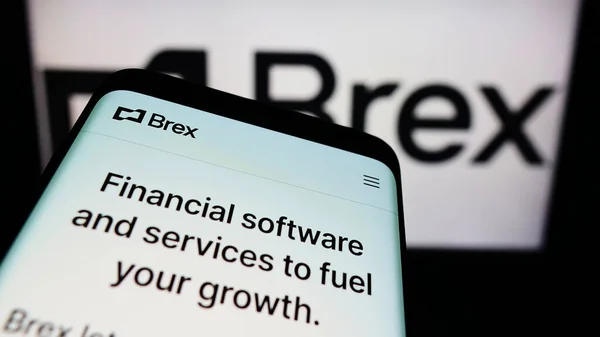 Brex Logo Auf Smartphone Bildschirm Und Computermonitor — Stockfoto