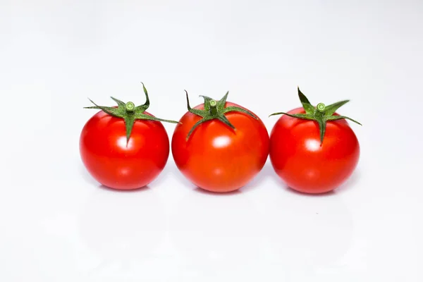 Tomates Fraîches Sur Fond Blanc — Photo