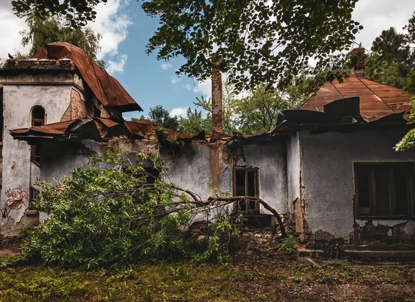 Köyde Terk Edilmiş Eski Bir — Stok fotoğraf