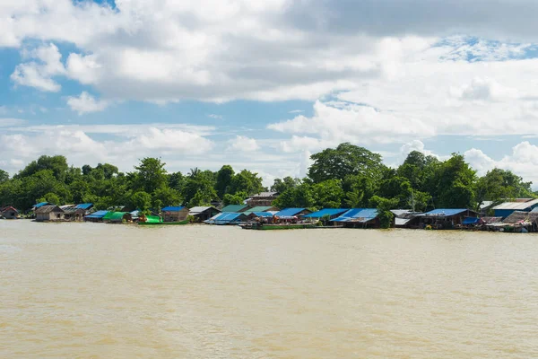 タイのメコン川での漁船は — ストック写真