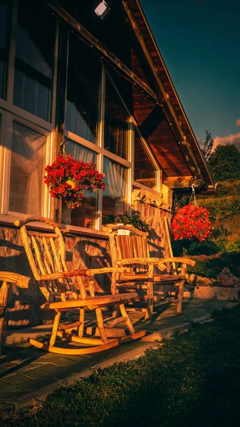 Belle Maison Bois Dans Jardin — Photo