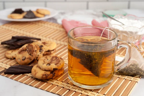 Con Una Taza Chocolate Caliente Galletas Sobre Fondo Madera — Foto de Stock