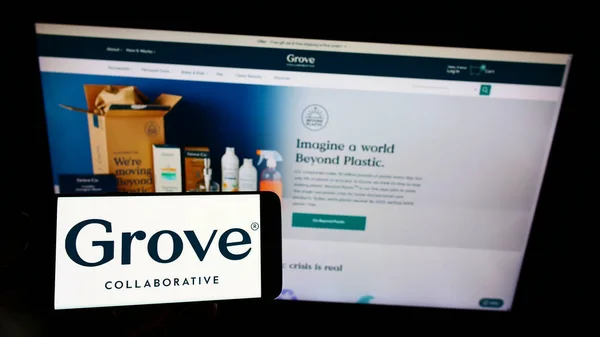 Akıllı Telefon Ekranında Grove Logosu Bilgisayar Monitörü — Stok fotoğraf