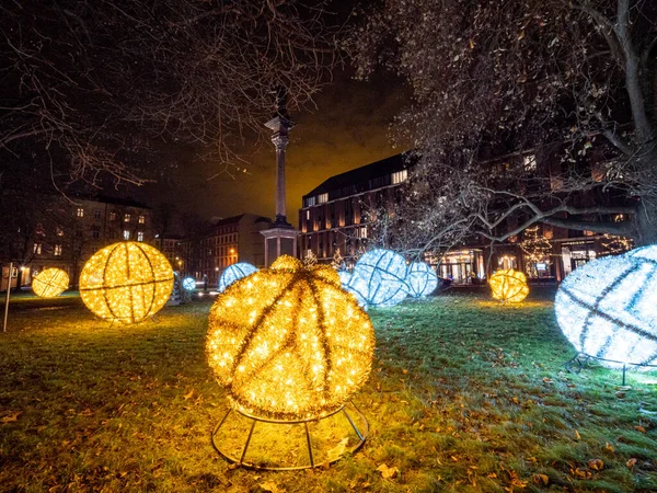 Christmas Tree Lanterns Lights — Stock Photo, Image