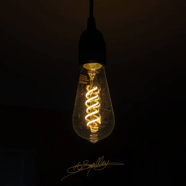 Light Bulb Black Background — Stock Photo, Image