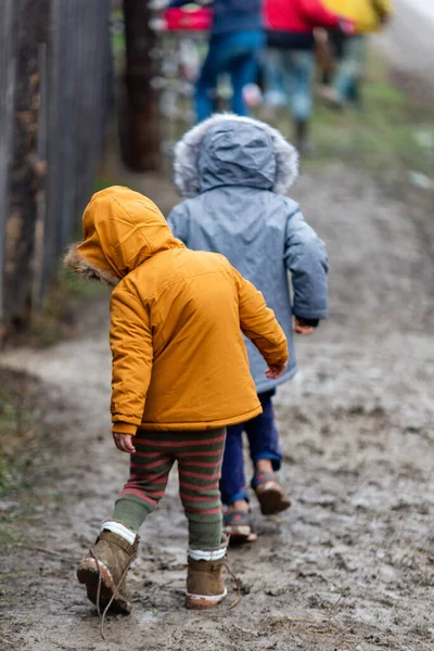 Crianças Caminhando Parque — Fotografia de Stock