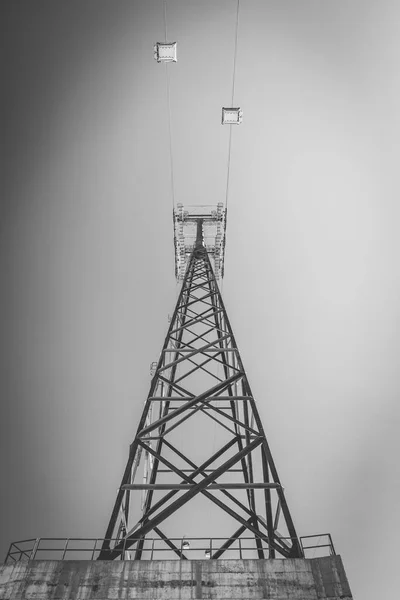 Πύργος Υψηλής Τάσης Πυλώνας Ηλεκτρικής Ενέργειας Γραμμές Ρεύματος Ηλεκτρικά Καλώδια — Φωτογραφία Αρχείου