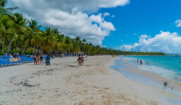 Playa Tropical Con Palmeras Cielo Azul — Foto de Stock