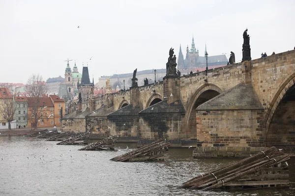 Prag Czech Cumhuriyeti Eylül 2018 Vltava Nehri Üzerindeki Köprünün Manzarası — Stok fotoğraf