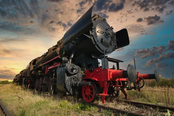 Vieille Locomotive Rouillée Sur Fond Ciel — Photo