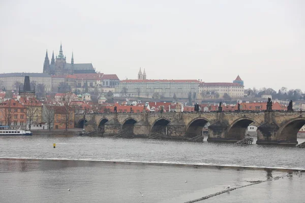 Praha Září 2018 Karlův Most Přes Řeku Vltavu Při Západu — Stock fotografie