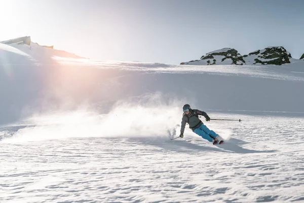 Homme Avec Sac Dos Sur Montagne — Photo