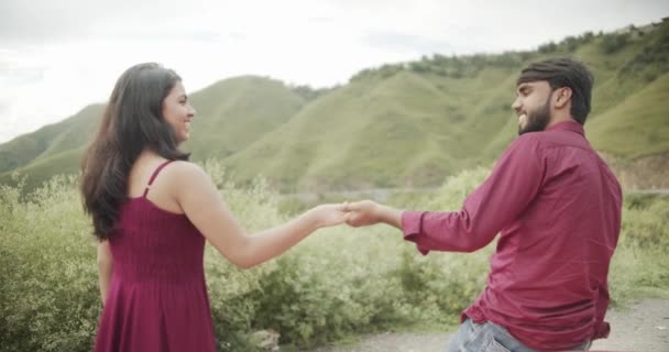 Pareja Joven Enamorada Pasar Tiempo Juntos — Vídeos de Stock