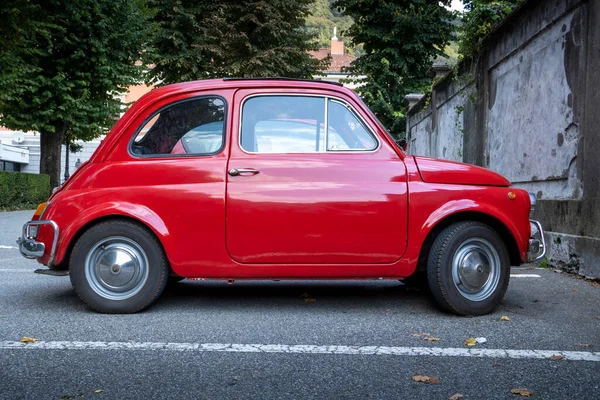 Velho Carro Vermelho Rua — Fotografia de Stock