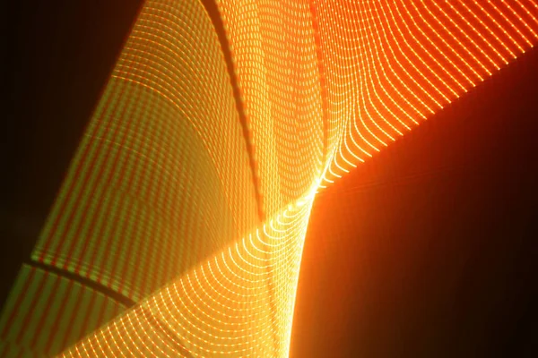 光源内のオレンジ色の電子のパターンがエネルギーを獲得し 加速運動を行う — ストック写真