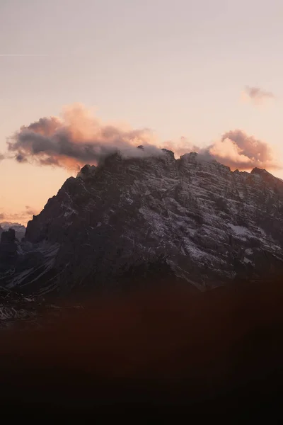 Schöner Sonnenuntergang Den Bergen — Stockfoto