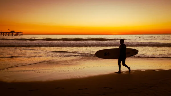 Surfista Praia Pôr Sol — Fotografia de Stock