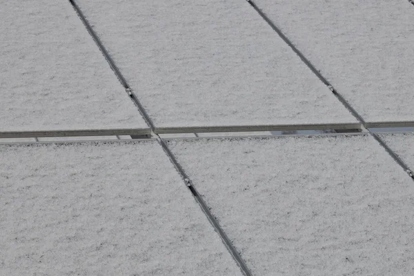 Photovoltaic Power Plant Winter Problems Production Energy Covered Snow Panel — Stockfoto